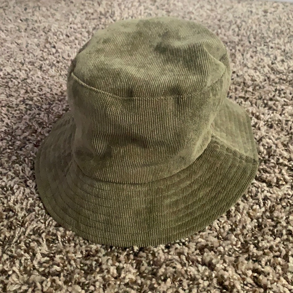 Green corduroy bucket hat